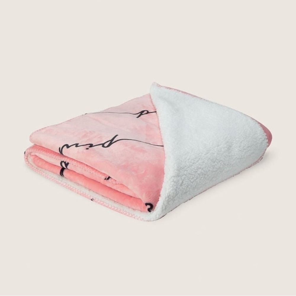 New VICTORIA'S SECRET Pink Cozy Plush Sherpa Blanket